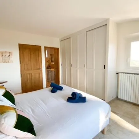 4 Chambres Avec Piscine Et Vue Mer Antibes