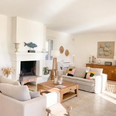 4 Chambres Avec Piscine Et Vue Mer * Antibes