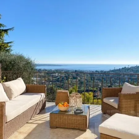 4 Chambres Avec Piscine Et Vue Mer Villa Antibes