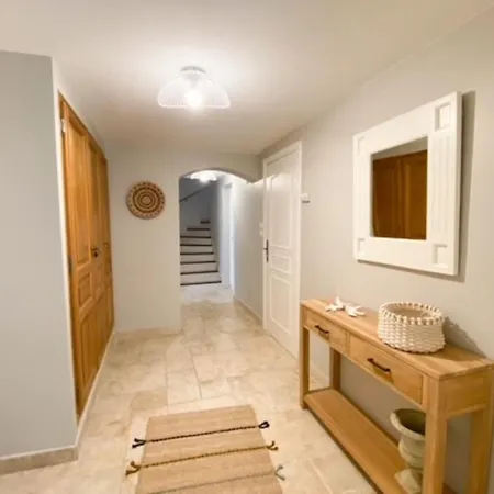 Villa 4 Chambres Avec Piscine Et Vue Mer *