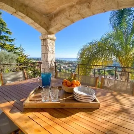 4 Chambres Avec Piscine Et Vue Mer Villa